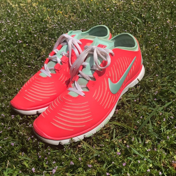 Nike Shoes - Nike free run balanza Women’s 7.5 color peach/mint